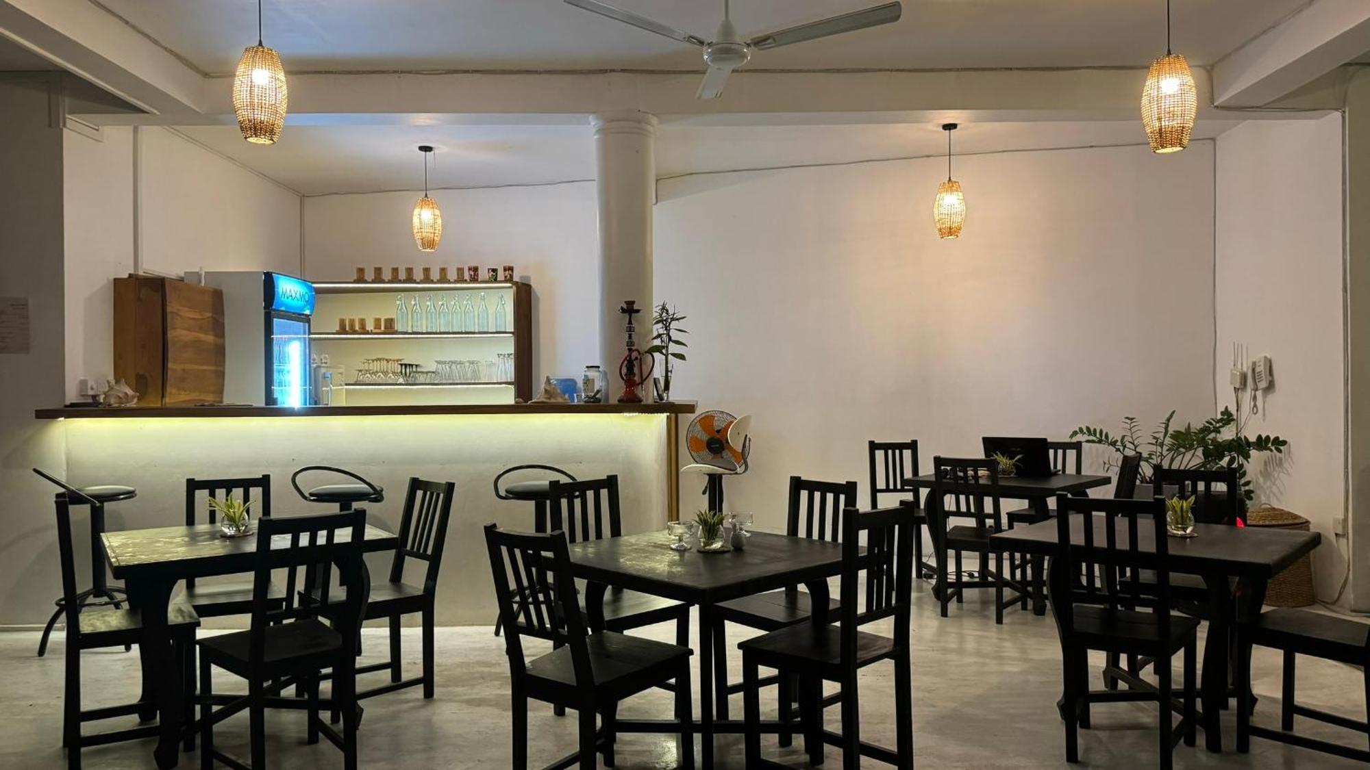 Chill Hill Hikkaduwa Hotel Exterior photo