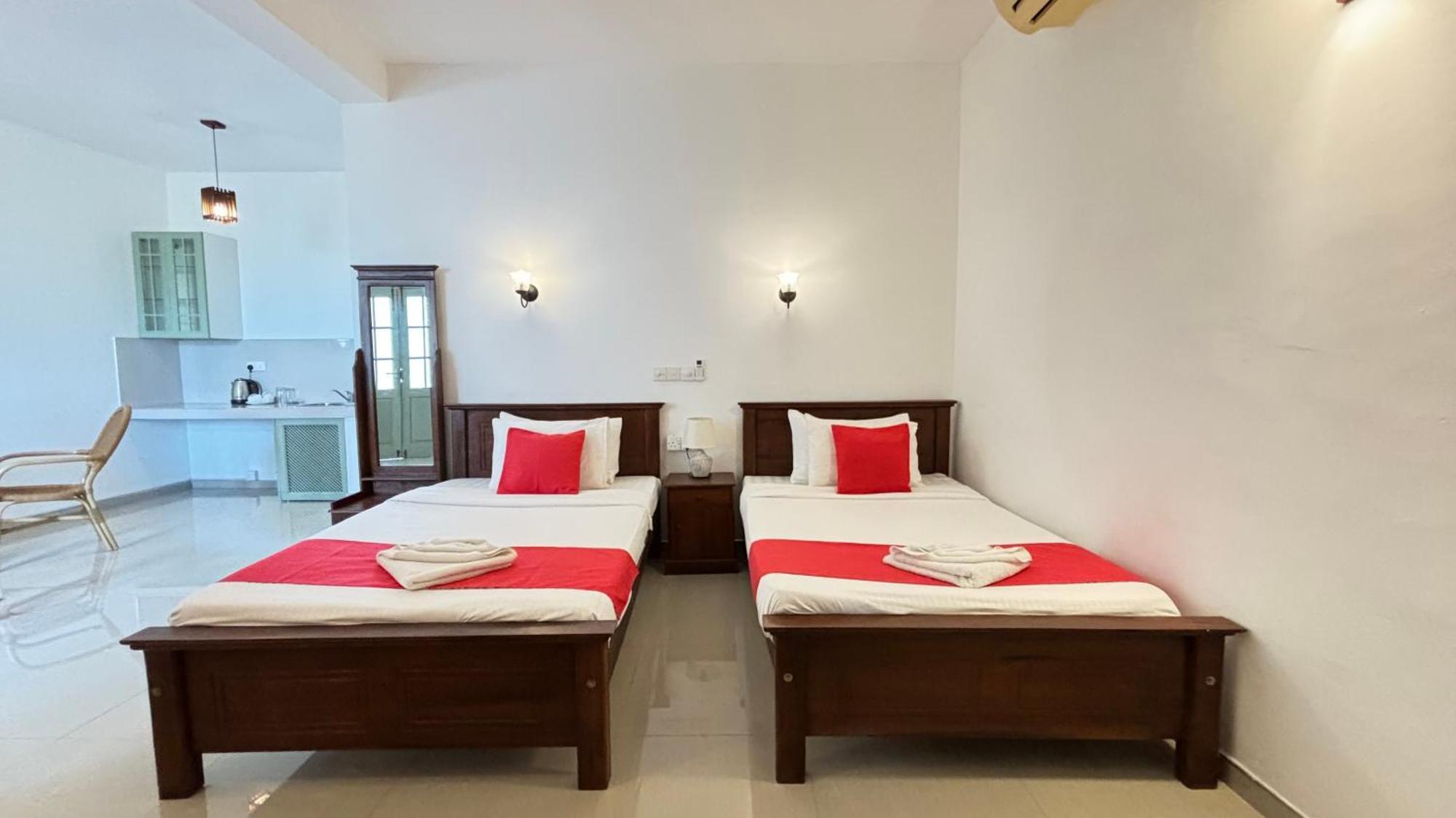 Chill Hill Hikkaduwa Hotel Exterior photo